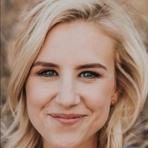 Meet your Posher, Alexandra